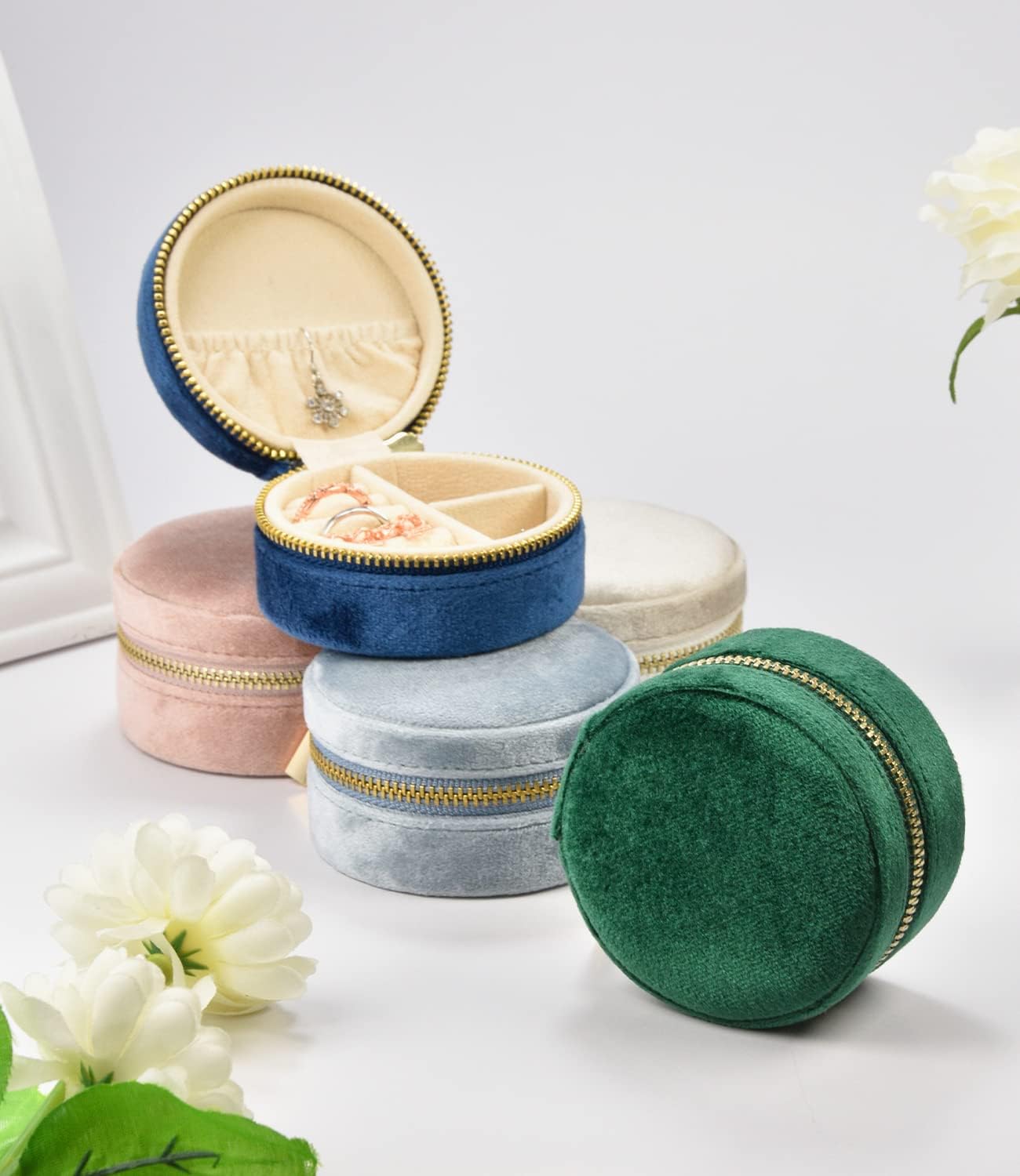 TAIMY Travel Jewelry Organizer, Small Round Velvet Travel Jewelry Case for Women Girls, Portable Mini Jewelry Travel Organizer Boxes for Rings Earrings Necklaces Bracelets(White)