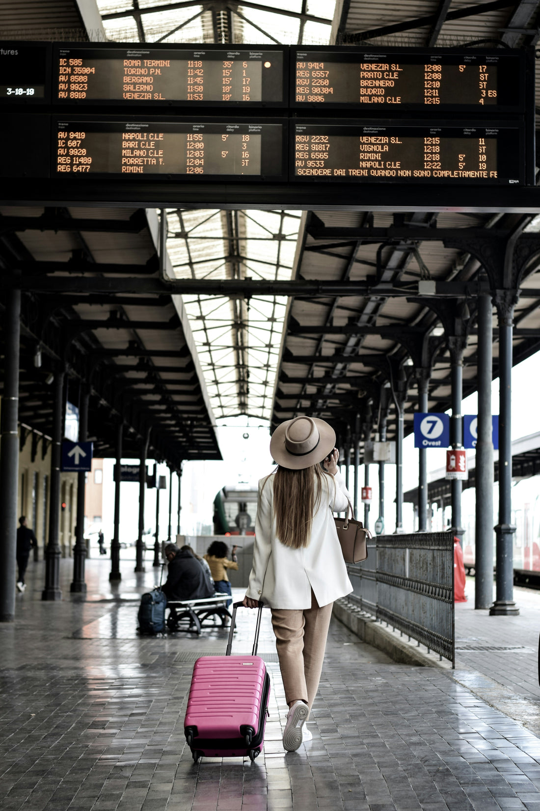 “Weather-Ready Travel Outfits: Dressing for Hot, Cold, and Rainy Climates”