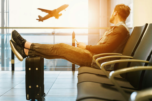 “What to Wear on Long Flights: Comfort, Layers, and Practicality”