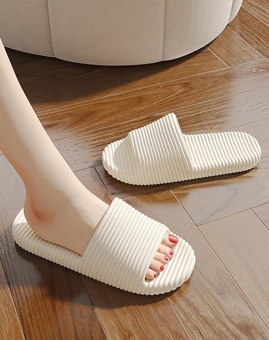 Thick Soled Home Slippers Shower Shoes Soft Indoor Shoes Lightweight Outdoor Sandals for Men and Women