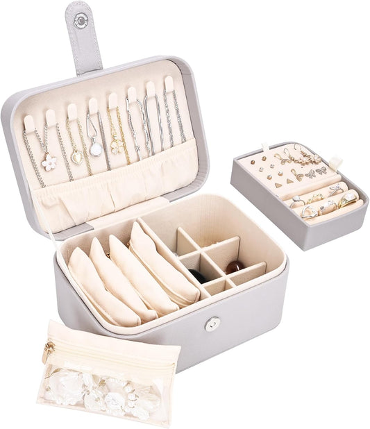 2 Layer Portable Jewelry Box, Large Jewelry Travel Case with 4 Jewelry Pouches, Medium Size Jewelry Organizer Box for Earrings, Necklaces, Bracelets (light gray)