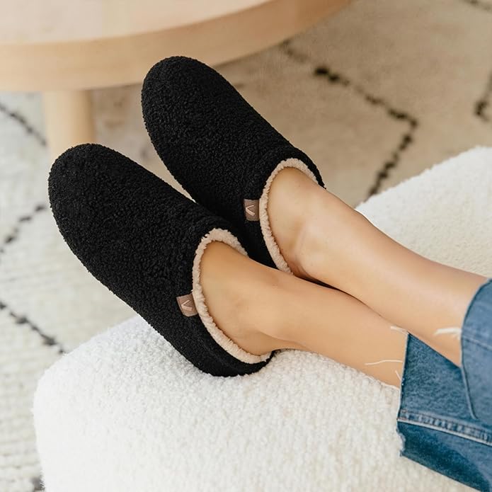 Women’s Fuzzy Memory Foam Slippers with Cozy Curly Fur and Warm Fleece Lining Closed Back Non-Slip House Shoes Lightweight Soft Comfy Indoor Bedroom Slippers