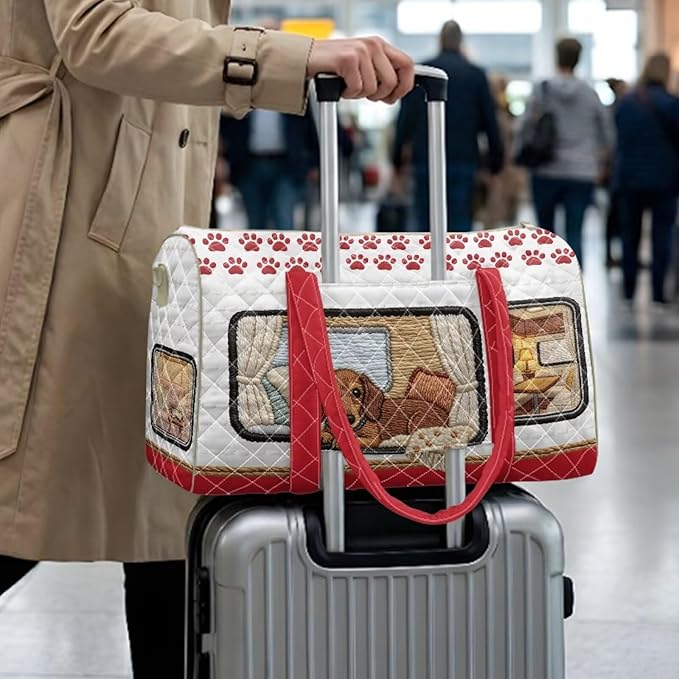 COEQINE Red Quilted Travel Bag for Women Cute Dachshund Dog Camper Car Print Quilted Tote Bag Large Car for Travel Duffle Bag Weekender Carry on Gym Backpack Purses for Womens