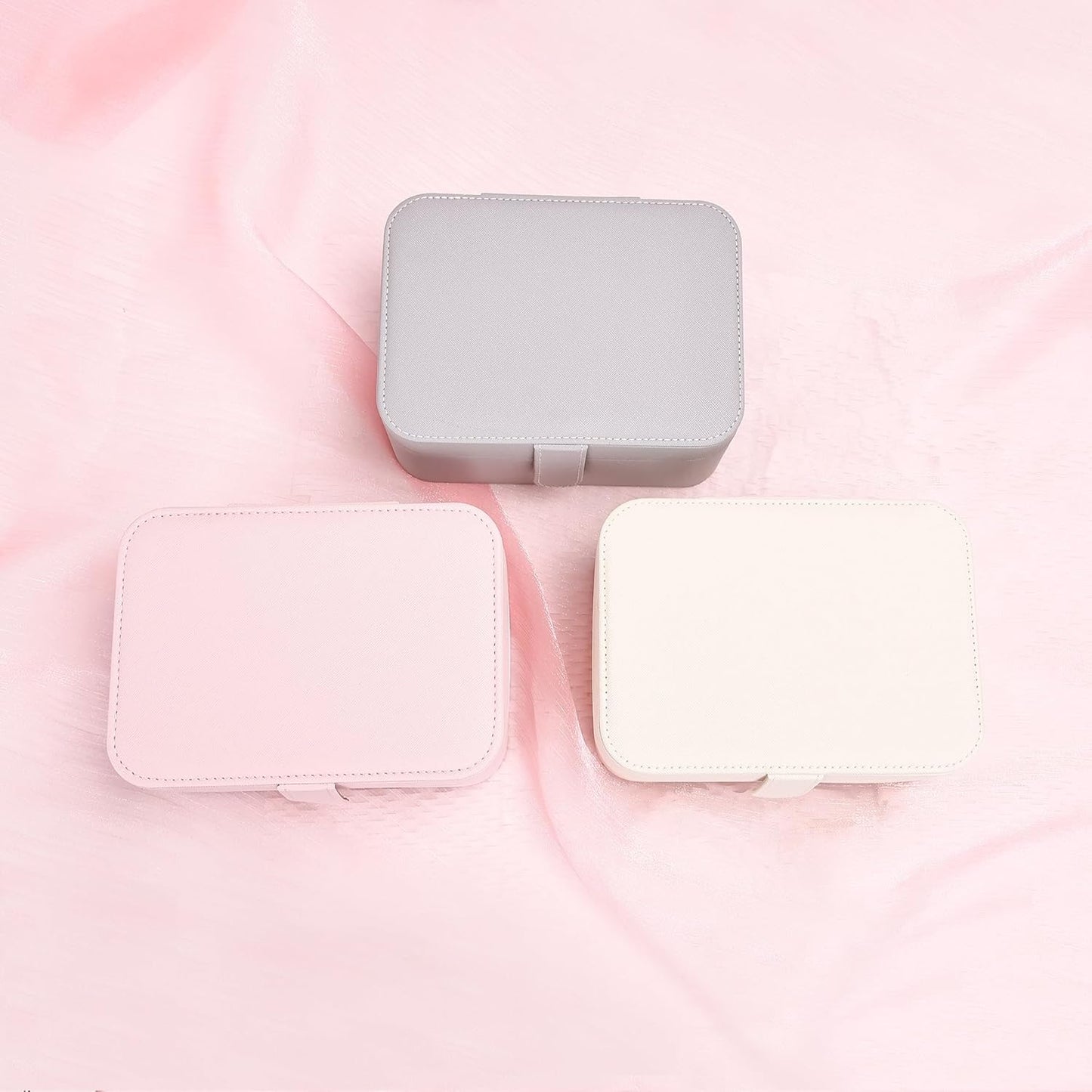 2 Layer Portable Jewelry Box, Large Jewelry Travel Case with 4 Jewelry Pouches, Medium Size Jewelry Organizer Box for Earrings, Necklaces, Bracelets (light pink)