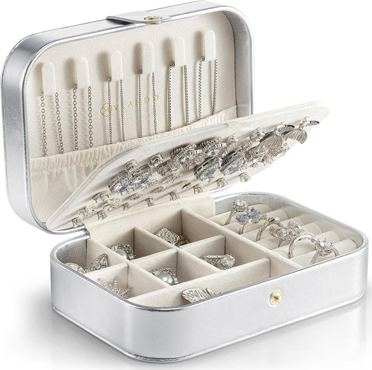 Vlando Travel Jewelry Case for Women Girls Mothers, PU Leather Portable Small Jewelry Box for Rings, Necklaces, Bracelets, Earring Holder Organizer Storage for Travel, Bridesmaid Gifts - Silver