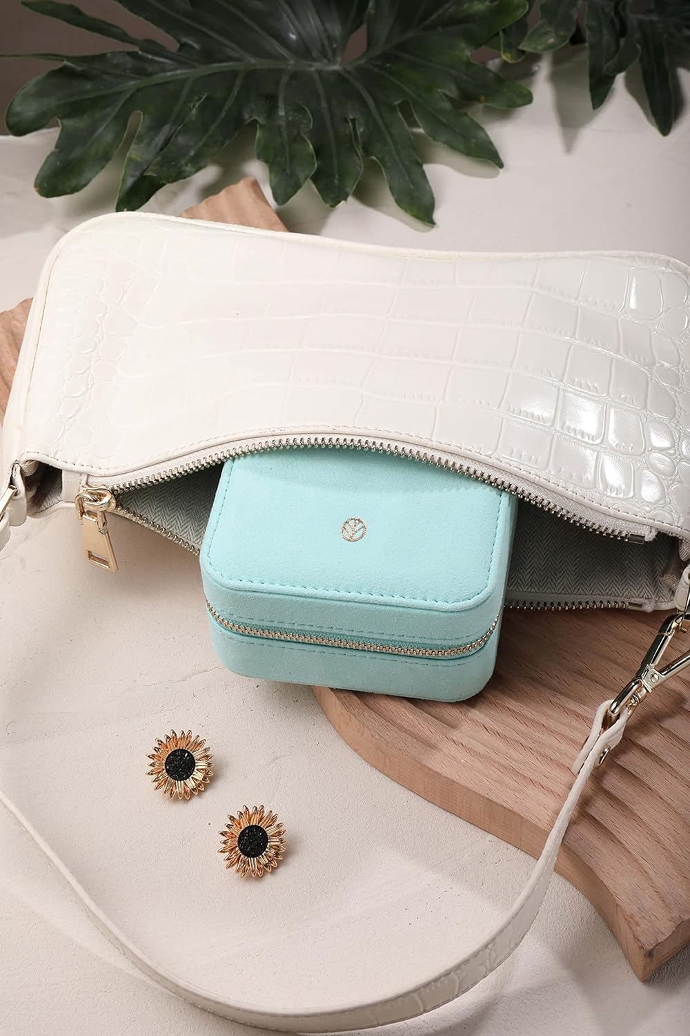 S.Leaf Travel Jewelry Box - Portable Case for Women - Suede Touch Mint Green