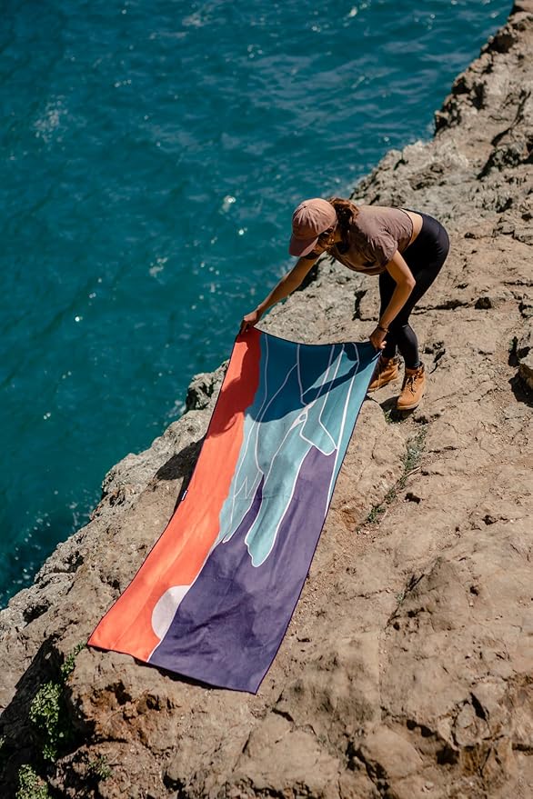 Nomadix Original Towel - Perfect for Beach, Pool, Travel, Camping, Yoga, Scuba - Made with Recycled Materials - Super Absorbent - Sand Resistant - Dive Flag - 72.5x30