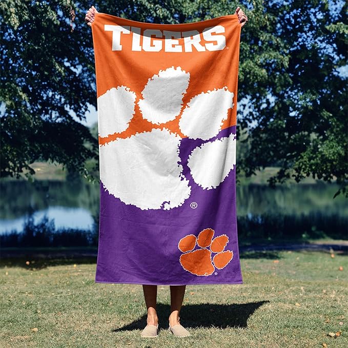Northwest NCAA Unisex-Adult Microfiber Beach Towel